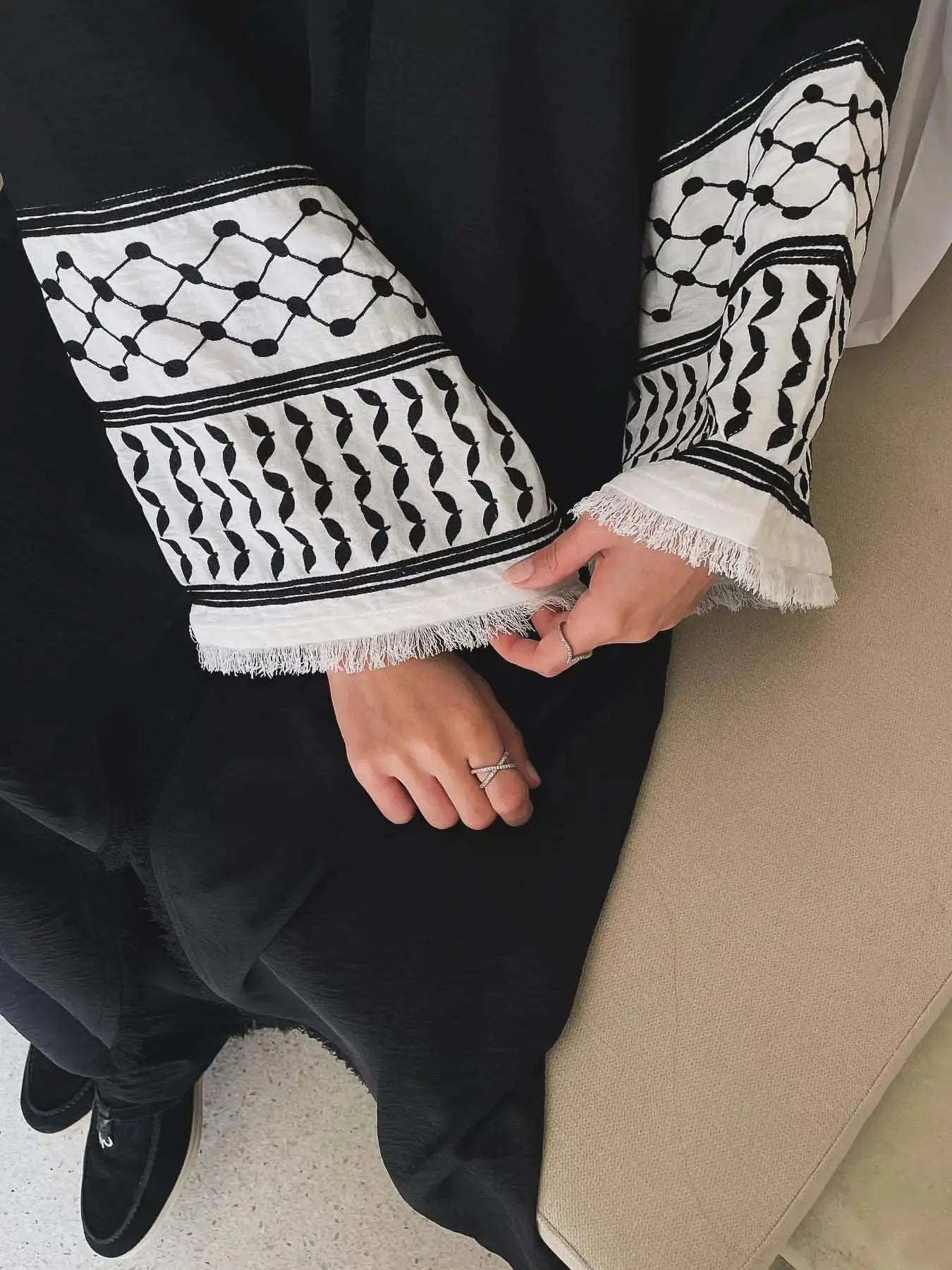 Keffiyeh Embroidered Design Black Abbayah